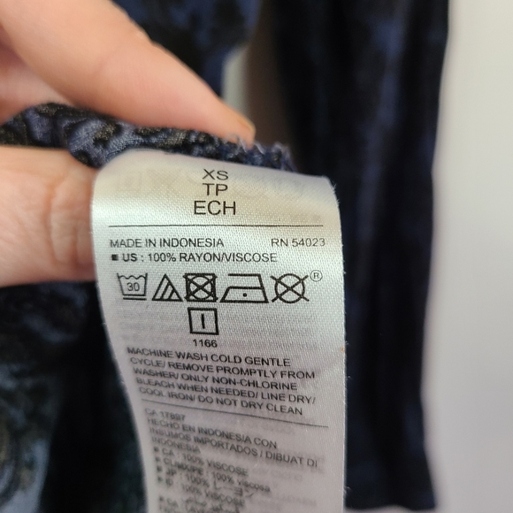 Old Navy Tunic Shirt Blue Damask XS - Picture 4 of 4